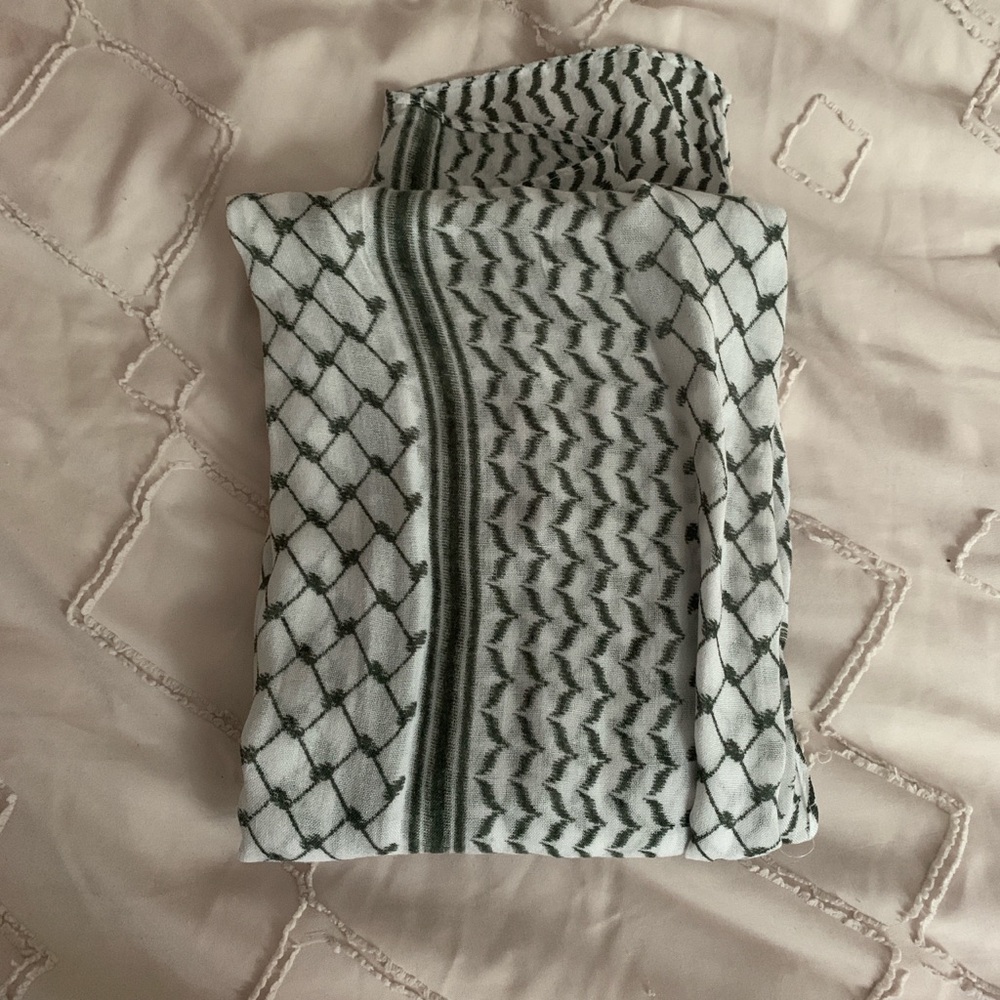 Vela scarves forest green kuffiyeh hijab